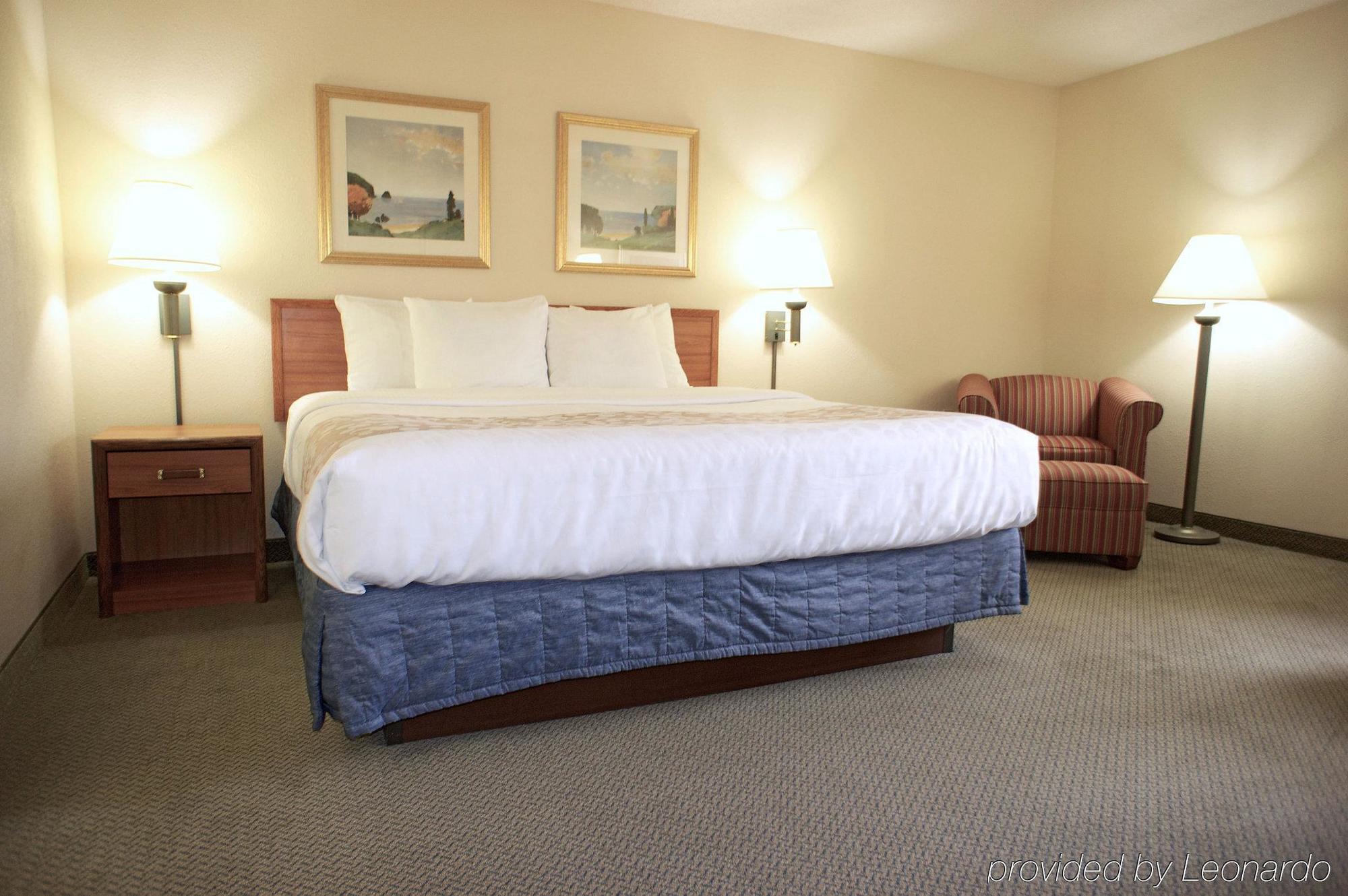 La Quinta By Wyndham Toledo Hotel
